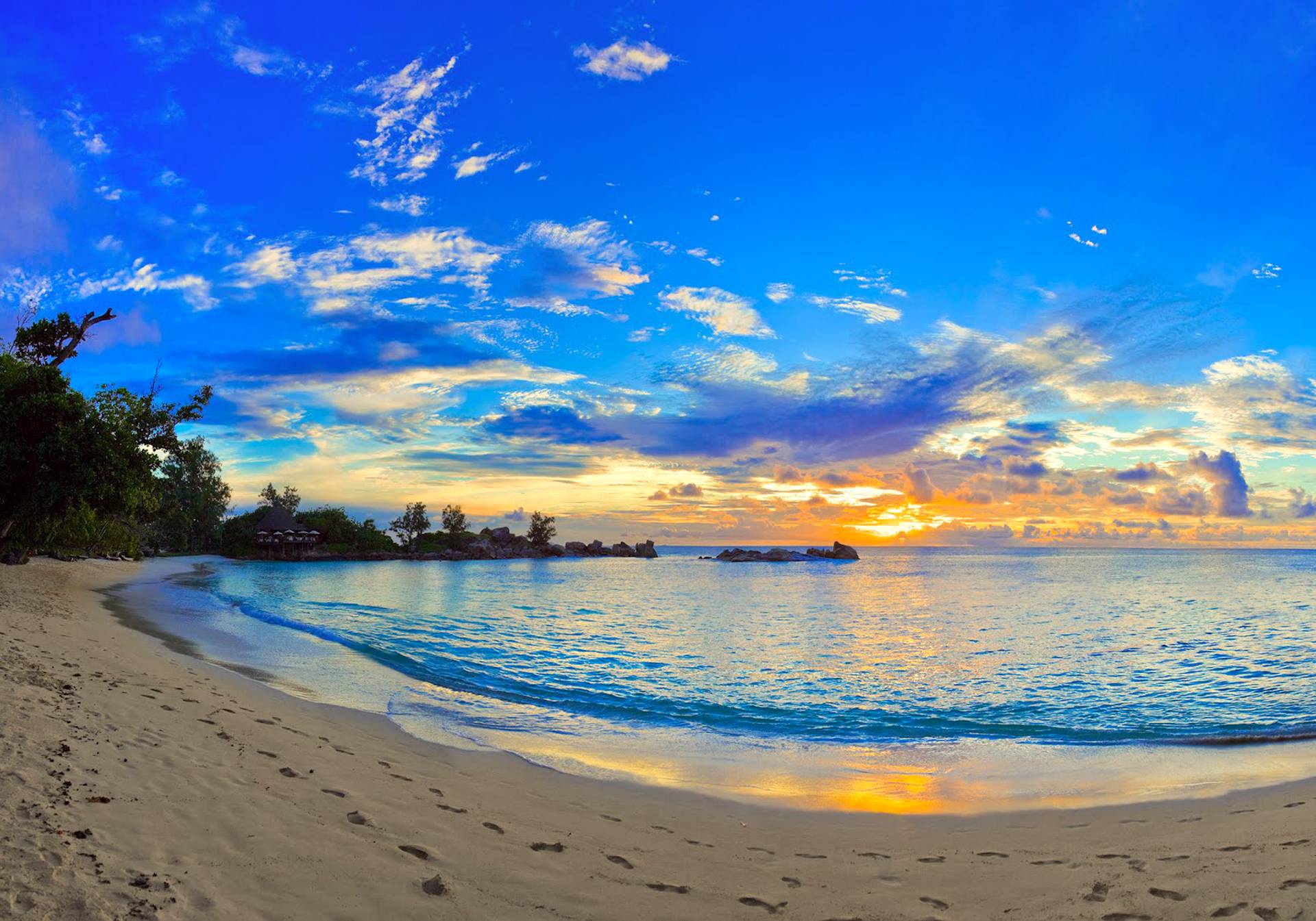 Chasing Sunsets: A Comprehensive Guide to Beach Holiday Flights