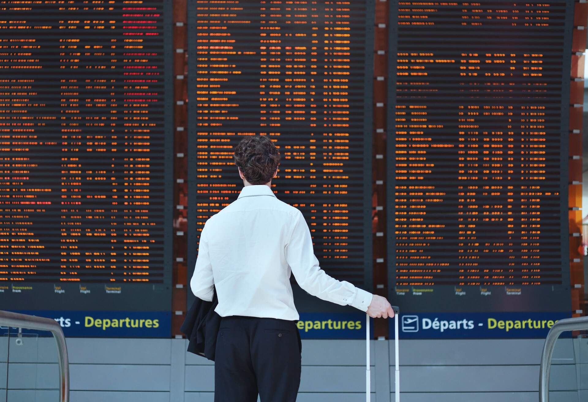 Why Flight Delays Happen and How to Deal With Them Effectively